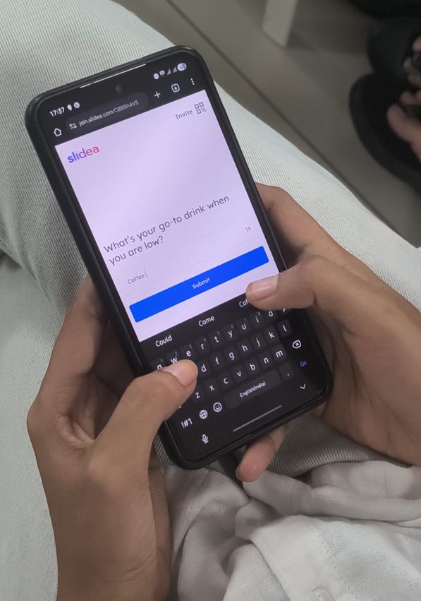 Quiz session – Slidea audience answering